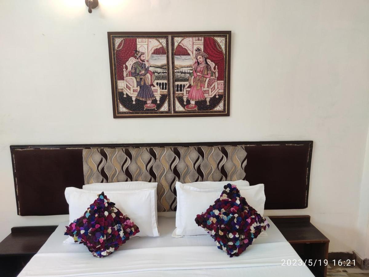 Max Guest House อัครา ภายนอก รูปภาพ